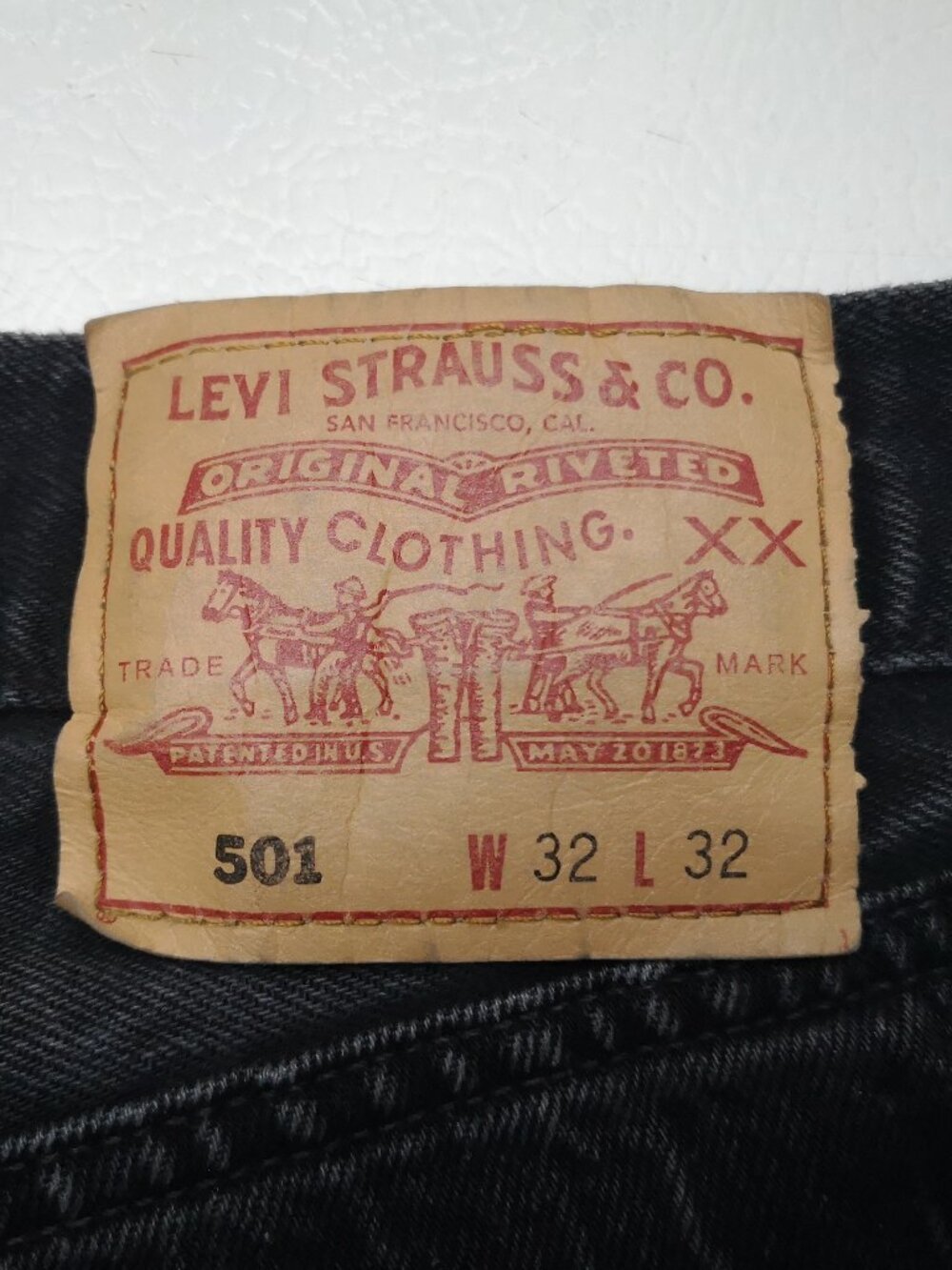 Vintage Levi's 501 Men's Size 32/32 Black Button Fly Made in Canada Jeans